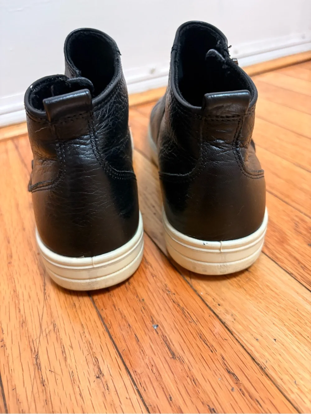 Ecco Black Leather Chukka Boots with White Sole